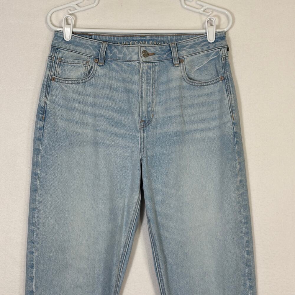 American Eagle Jeans Women’s 8 Straight Leg The Mom Jean Light Wash Hi-Rise - Picture 3 of 10